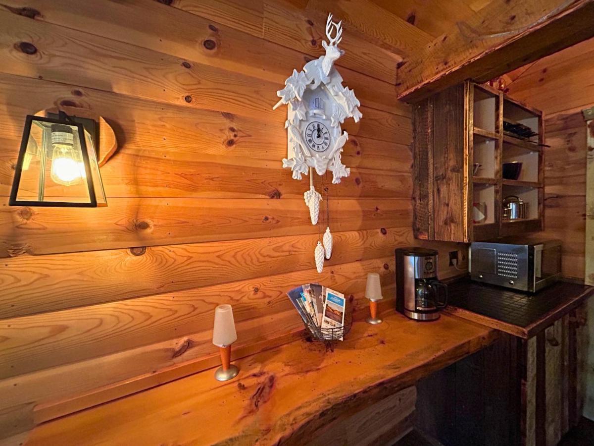Husky - Chalets De Moh - Jacuzzi La Malbaie Luaran gambar