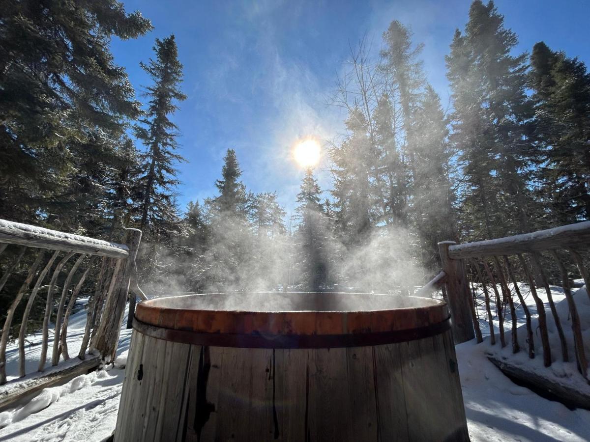 Husky - Chalets De Moh - Jacuzzi La Malbaie Luaran gambar