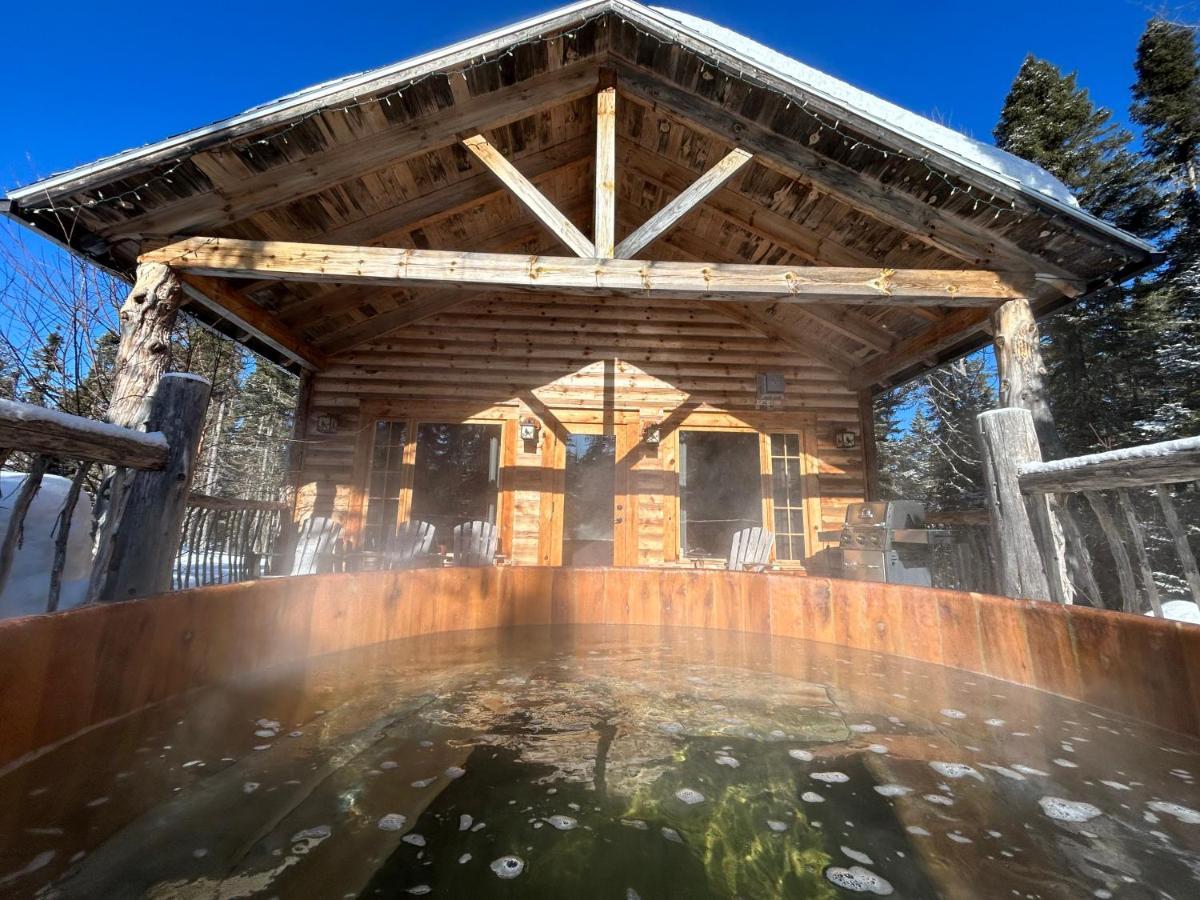 Husky - Chalets De Moh - Jacuzzi La Malbaie Luaran gambar