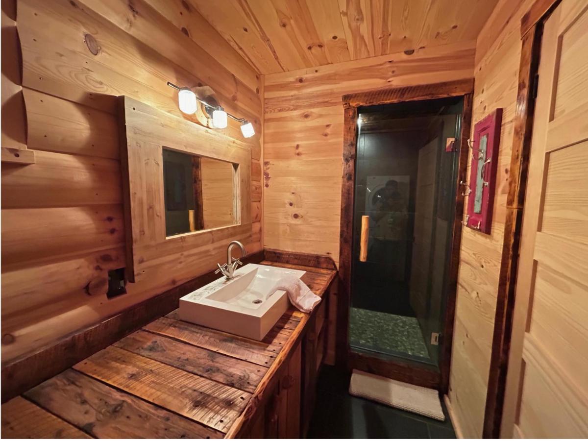 Husky - Chalets De Moh - Jacuzzi La Malbaie Luaran gambar